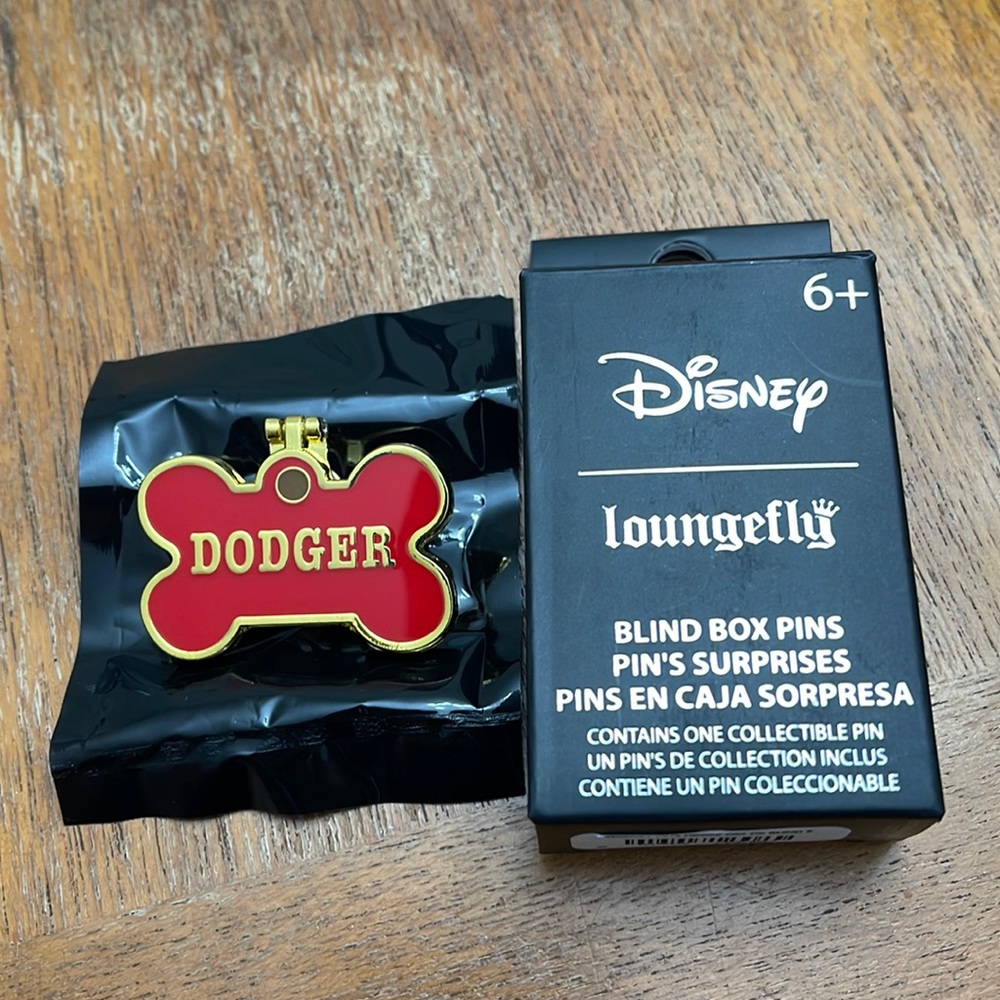 Disney pets hinge name tag Dodger blind box pin with box